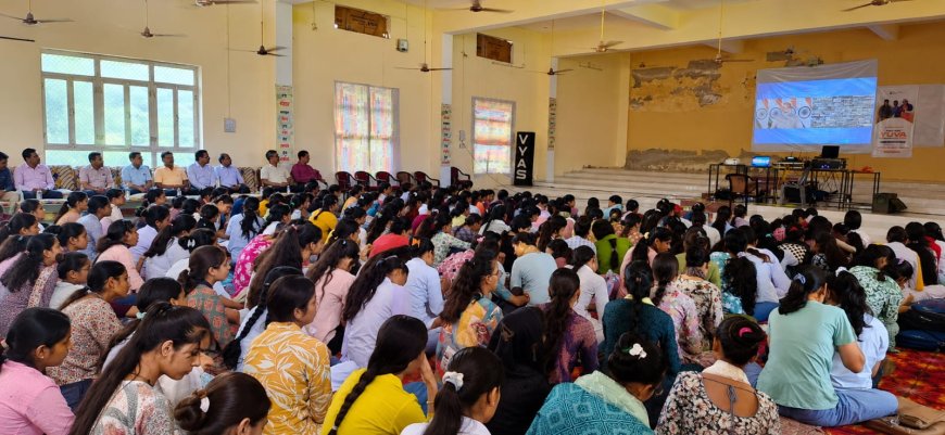 अग्रसेन महिला महाविद्यालय खेरली में नशा मुक्ति अभियान के तहत प्रधानमंत्री के वर्चुअल कार्यक्रम का सीधा प्रसारण