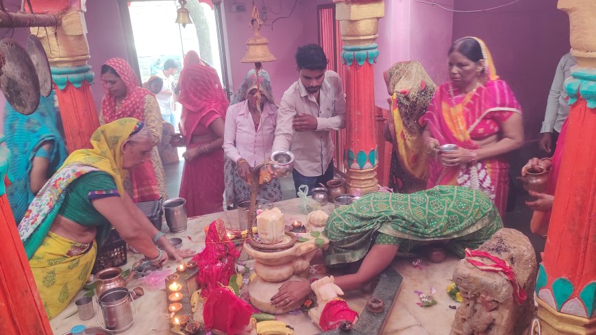 सावन के पहले सोमवार पर शिवभक्ति की बयार: सुबह से दोपहर तक जल और पंचामृत अभिषेक के लिए लगी कतारें