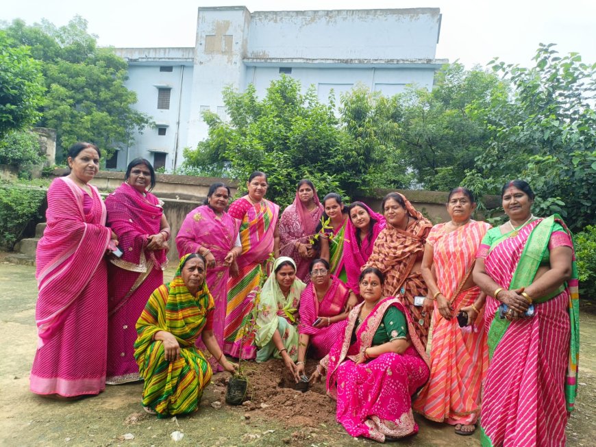 हरियाली की ओर कदम: वैश्य महिला समिति ने नसियां जैन मंदिर में रोपे 21 पौधे, लिया देखभाल का संकल्प