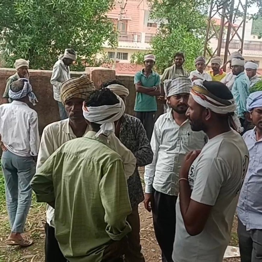 जिला परिषद ऑफिस की छत से गिरकर कर्मचारी की मौत:डूंगरपुर में ड्यूटी के दौरान बाथरूम जाते समय हुआ हादसा