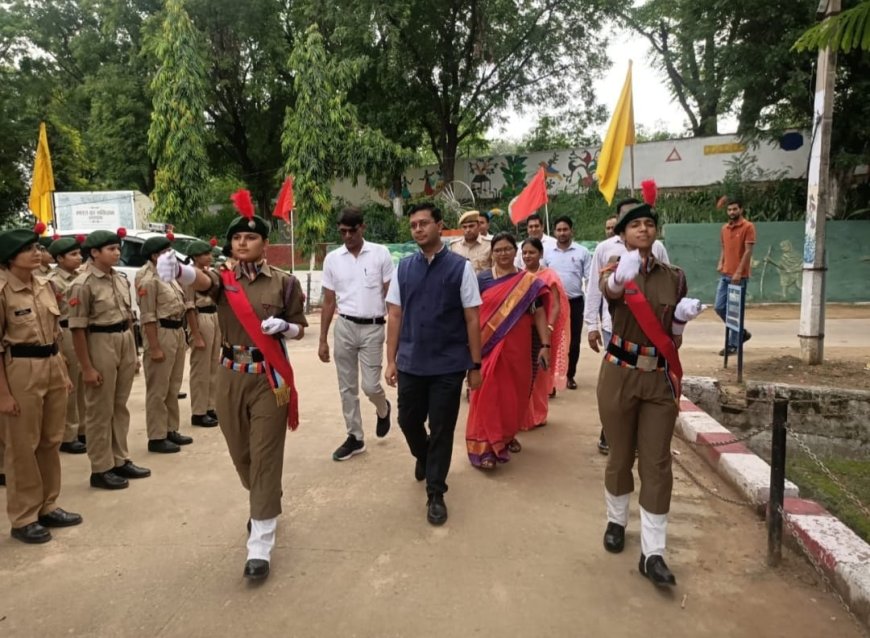 नवोदय विद्यालय स्थापना दिवस पर सांस्कृतिक कार्यक्रमों की धूम, जिला कलेक्टर ने किया विद्यार्थियों का उत्साहवर्धन