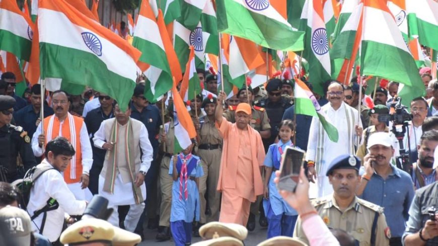 काकोरी शहीदों को नमन कर सीएम योगी ने तिरंगा यात्रा को दिखाई हरी झंडी, युवाओं ने दिया राष्ट्रभक्ति का संदेश