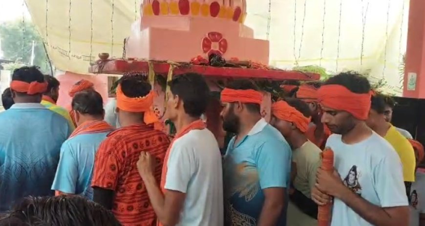 महाशिवरात्रि पर शिव मंदिरों में उमड़ा भक्ति का सैलाब: कांवड़ियों ने मंत्रोच्चार के साथ पवित्र गंगाजल से किया भोलेनाथ का जलाभिषेक
