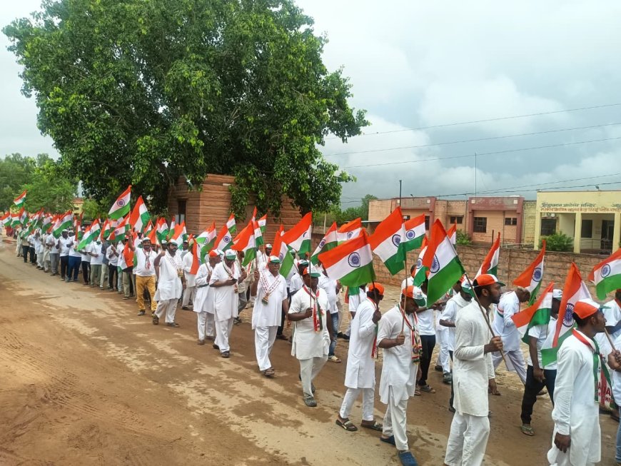 हर तरफ दिखा देशभक्ति का जज़्बा: बिराई गांव में निकली ऐतिहासिक तिरंगा यात्रा, सामाजिक एकजुटता का दिया संदेश