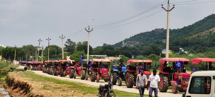 जहाजपुर में बजरी संकट पर फूटा जनआक्रोश: सड़कों पर उतरे सैकड़ों ट्रैक्टर, 10 दिन में समाधान न होने पर बड़े आंदोलन की चेतावनी