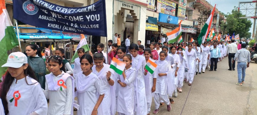 "भारत माता की जय" के जयकारों से गूंजा खेरली: 'हर घर तिरंगा' अभियान के तहत छात्राओं ने दिया एकता का संदेश