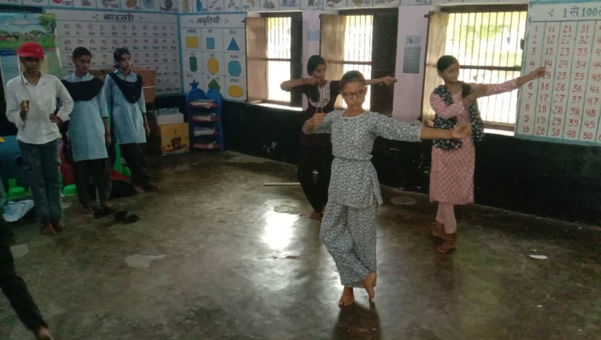 'देशभक्ति के रंग में रंगा सकट, गूंजेंगे राष्ट्रप्रेम के तराने': स्वतंत्रता दिवस की तैयारियों में जुटे स्कूली छात्र; पीएम श्री स्कूल में आयोजित होगा मुख्य समारोह