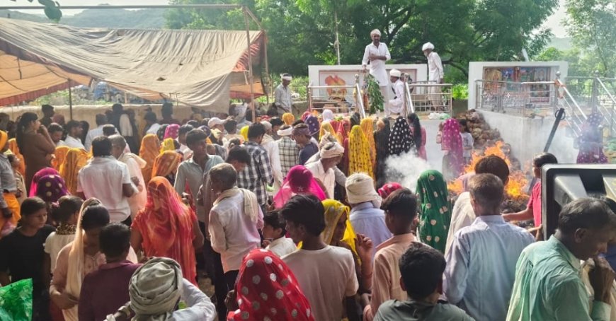 श्रावण शुक्ल चतुर्थी पर भरा मेला: बीधोता में कल्ला जी महाराज की आकर्षक झांकी के दर्शन को पहुंचे दूर-दराज से श्रद्धालु, रातभर भजनों पर झूमे भक्त