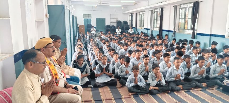 "वृद्धावस्था में करें माता-पिता की सेवा, नशे की लत से रहें दूर" साइबर क्राइम नशे से बचे— सीआई महुवा