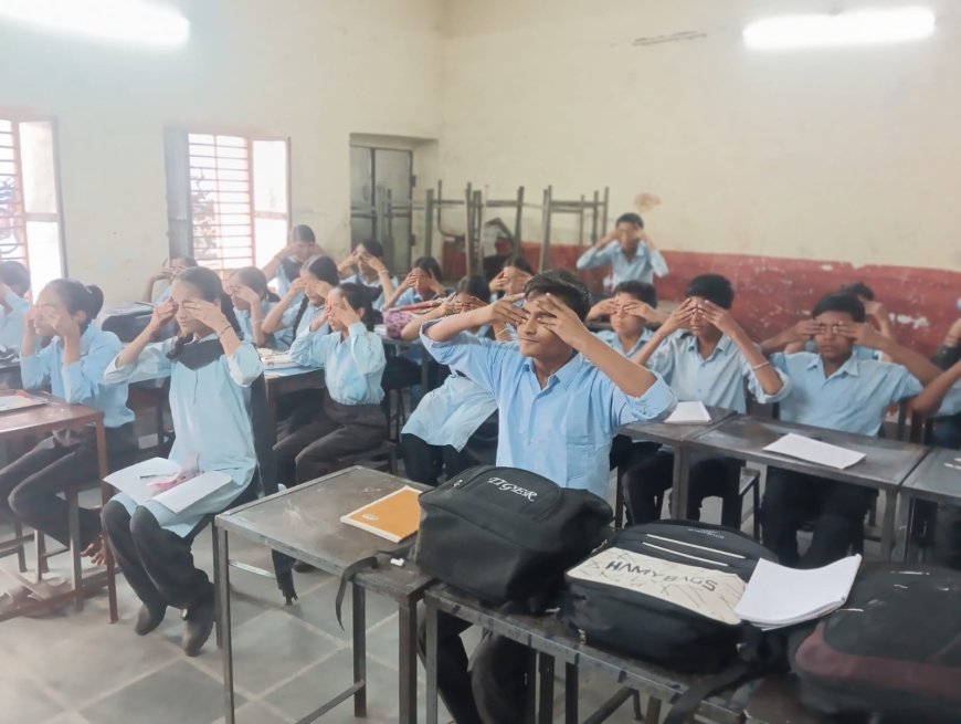 राजकीय उच्च माध्यमिक विद्यालय राम पुरा रूपा  में योगाभ्यास के दौरान योग को बताया जीवन दर्शन