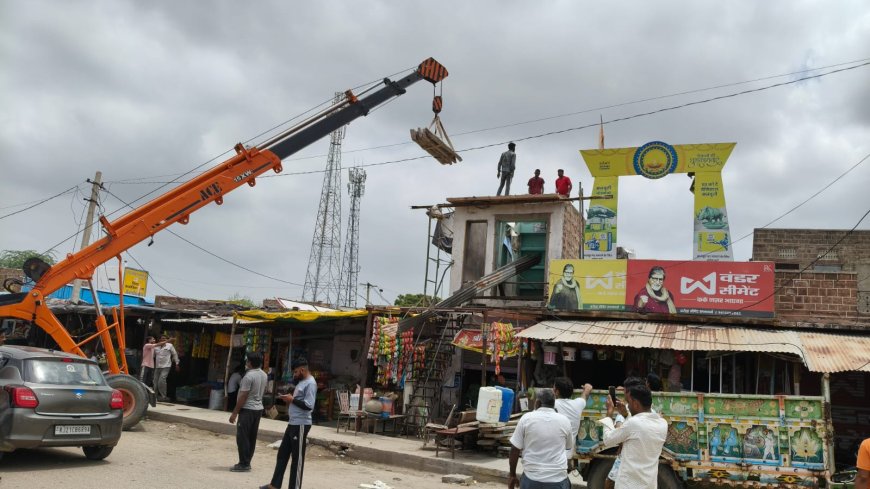 NH-62 चारलेन परियोजना: सोयला में पुश्तैनी दुकानों पर चला हथौड़ा, सीमांकन न होने से व्यापारियों में असमंजस; ​हाईकोर्ट के निर्देशों के बाद पीडब्ल्यूडी ने जारी किए नोटिस
