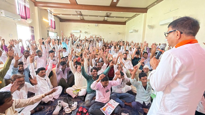 महुवा में नगर निकाय चुनाव को लेकर कांग्रेस की बैठक, 35 वार्डों के लिए 138 दावेदारों ने सौंपा बायोडाटा; आपसी मतभेद भुलाकर एकजुटता के साथ मैदान में उतरने का आह्वान