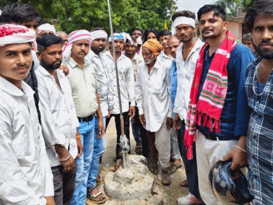 प्रतापगढ़ के बरोठा बिरसा मुंडा का झंडा हटाने पर विरोध:26 अगस्त को होगा महाचिंतन शिविर, असामाजिक तत्वों पर लगाया आरोप