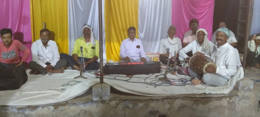 शनिदेव मंदिर पर सजा भक्ति का रंग: मेले में खरीदारी और झूलों का आनंद, भंडारे में उमड़े लोग
