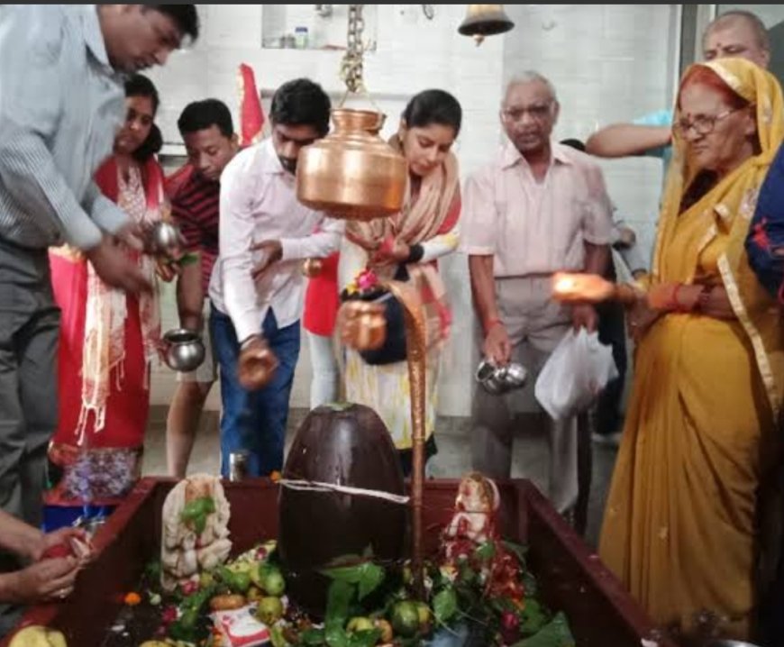 सावन के अंतिम सोमवार पर शिवालयों में उमड़ी आस्था की भीड़