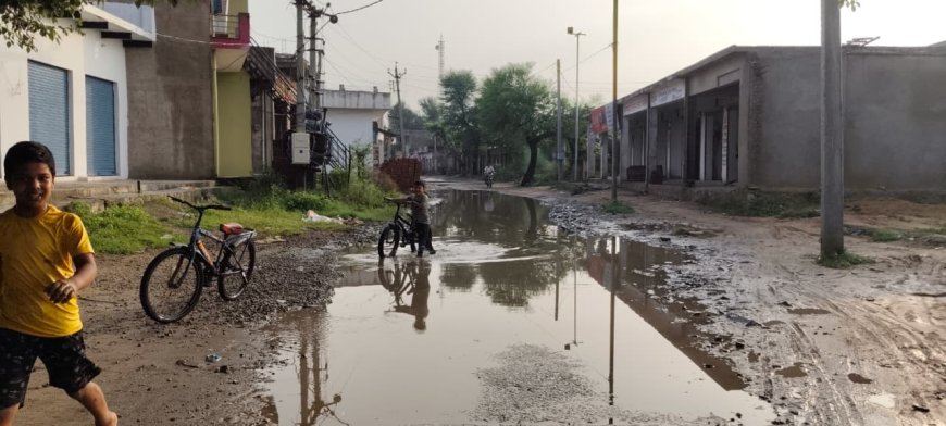 बदौदामेव में बदहाल सड़कें और जलभराव से त्रस्त जनता ने उठाए सवाल, नगरपालिका का दर्जा मिले 4 साल क्यो नही समस्याओं का निदान