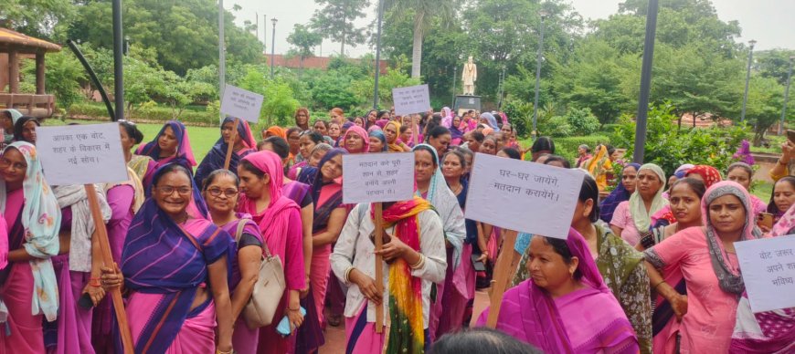 मतदाता जागरूकता को लेकर जिले में बनी मानव श्रृंखला; मतदाताओं को दिलाई गई मतदाता शपथ