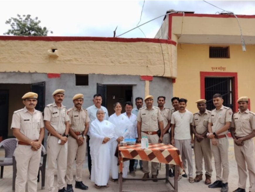 तखतगढ़ थाने में ब्रह्माकुमारी बहनों ने बांधी राखी: पुलिसकर्मियों की कलाई पर सजा रक्षासूत्र