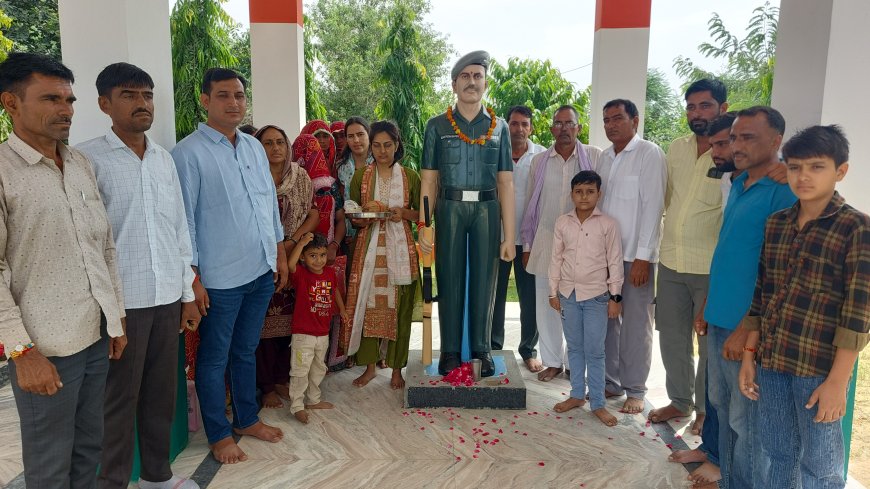 पोसाना में भावुक हुआ रक्षाबंधन: बहनों ने शहीदों की प्रतिमाओं पर बांधा रक्षासूत्र, आंखें हुईं नम