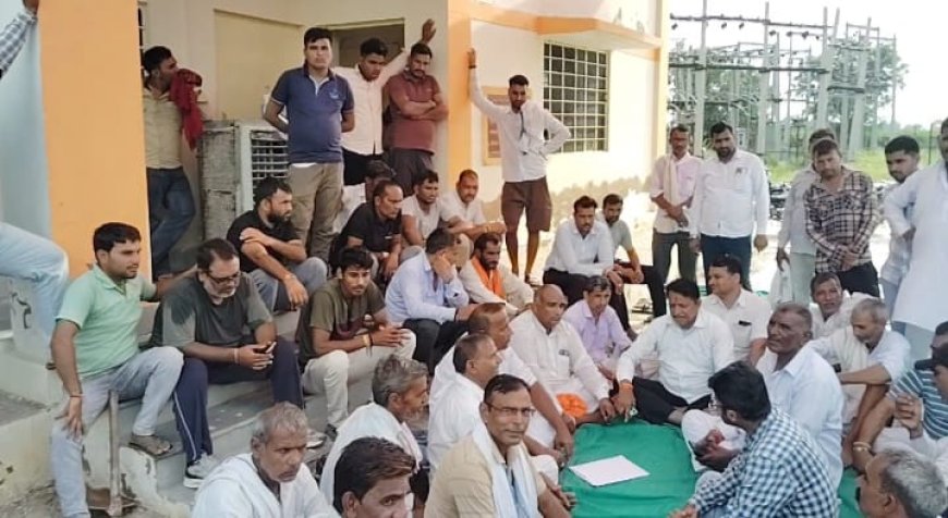 विद्युत विभाग की बड़ी लापरवाही: GSS पर करंट से झुलसा कर्मचारी,  धरने पर बैठ सौंपा मांग पत्र