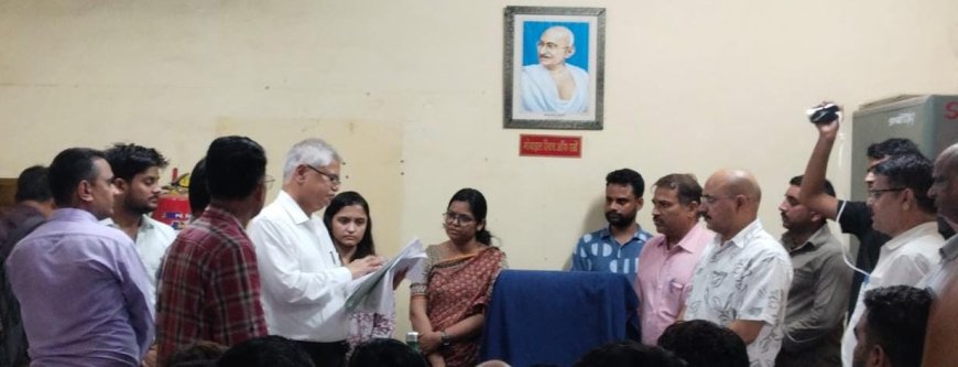 राज्य निर्वाचन आयुक्त राजेश्वर सिंहने दौसा में नगरीय निकाय चुनाव की तैयारियों का लिया जायजा;  नामांकन प्रक्रिया का किया मौके पर अवलोकन
