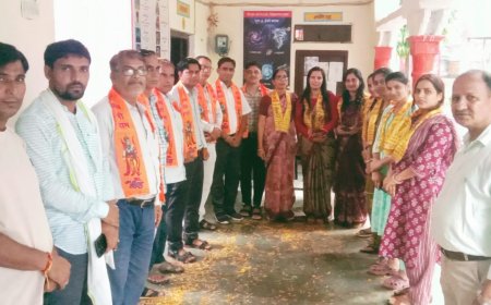 "गुरु के मार्गदर्शन से ही मिलती है सफलता": पीएम श्री स्कूल सकट में शिक्षकों का दुपट्टा पहनाकर व पुष्प वर्षा कर किया अभिनंदन