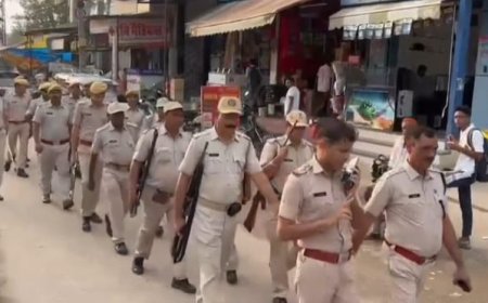 राजगढ़ में फ्लैग मार्च: निष्पक्ष व भयमुक्त नगरपालिका चुनाव कराने सड़क पर उतरी पुलिस, कस्बेवासियों से सहयोग की अपील