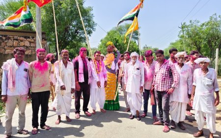 नीमला में पेड़ी बंध भोमियाजी के मेले से पूर्व निकाली ध्वज पदयात्रा