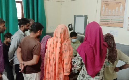बारिश के मौसम की मार बढ़ने लगे सदीं जुकाम एवं बुखार के रोगी, सकट सीएचसी का आउट डोर पहुंचा 200 के पार