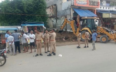 भोपा बाजार में मलबा हटाने की कार्रवाई पर विवाद, महिला के विरोध के बीच PWD ने हटाया मलबा