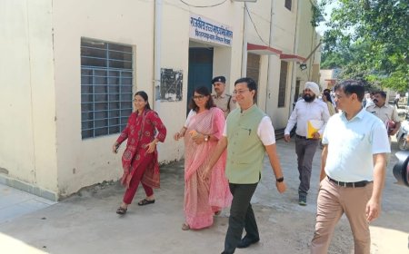 चुनाव पर्यवेक्षक अल्पा चौधरी ने किया मतदान केंद्रों का निरीक्षण;  अधिकारियों को दिए आवश्यक दिशा-निर्देश