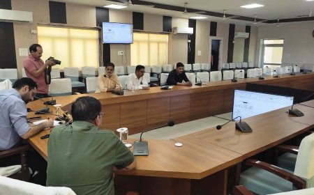 नगरीय निकाय चुनाव-2026, अतिरिक्त रिजर्व ईवीएम का प्रथम रेंडमाइजेशन संपन्न; राजनीतिक दलों के प्रतिनिधियों की मौजूदगी में पारदर्शिता के साथ हुई प्रक्रिया
