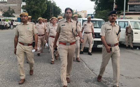 तखतगढ़ में निकाय चुनाव को लेकर पुलिस का फ्लैग मार्च, ASP ओर थानाधिकारी ने निष्पक्ष और भयमुक्त मतदान की अपील