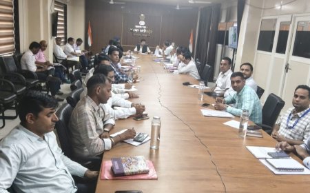 साप्ताहिक समीक्षा बैठक में जिला कलेक्टर ने दिए अधिकारियों को आवश्यक दिशा-निर्देश संपर्क पोर्टल की समीक्षा, 7 दिन से अधिक लंबित प्रकरण नहीं रखने के निर्देश