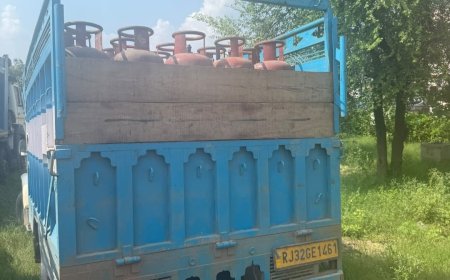 अवैध घरेलू गैस सिलेंडरों के परिवहन एवं कालाबाजारी के विरुद्ध कार्रवाई; दो पिकअप वाहनों से 144 घरेलू एलपीजी सिलेंडर जब्त