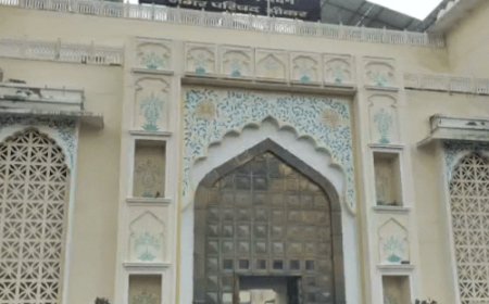 बहुमत के बाद भी डर! सीकर में कल 'कुर्सी' की जंग: बाड़ेबंदी में कैद पार्षद, क्रॉस वोटिंग की आशंका पर टिकी कांग्रेस की सांसें
