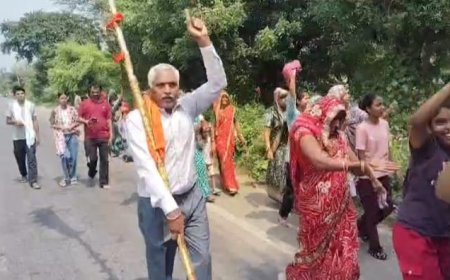 बाबा रामदेव की विशाल पद यात्रा निकाली धूमधाम से।गूंजते रहे बाबा के जयकारे