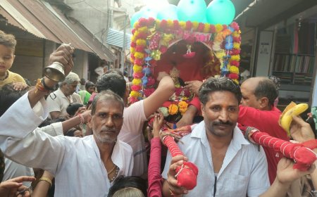 वैर में जलझूलनी एकादशी की धूम: ढोल-नगाड़ों के साथ निकले ठाकुरजी के डोले, लेकिन प्रशासनिक उपेक्षा से दम तोड़ती रियासतकालीन परंपराएं