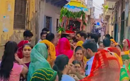 महुवा में श्रद्धा व उल्लास के साथ मना जलझूलनी एकादशी पर्व: बिहारी जी व बदेही जी मंदिर से निकलीं ठाकुरजी की डोलियां