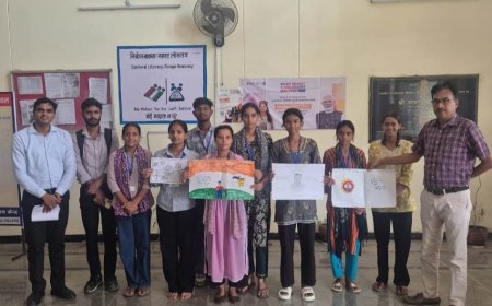 खैरथल कॉलेज में युवाओं की रचनात्मकता का प्रदर्शन:पंडित दीनदयाल उपाध्याय जयंती पर महाविद्यालय में पोस्टर प्रतियोगिता: सोनिया ने हासिल किया प्रथम स्थान