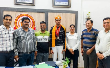 70वीं जिला स्तरीय तैराकी प्रतियोगिता: शिवदेव सिंह राणावत ने जीते 2 स्वर्ण और 1 रजत पदक, विद्यालय परिवार ने किया भव्य स्वागत