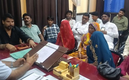 तखतगढ़ पालिका के नवनिर्वाचित कांग्रेस पार्षदों व कांग्रेस नगर अध्यक्ष सहित कार्यकर्ताओ ने ईओ से की मुलाकात