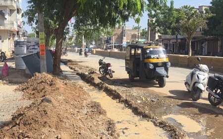कछुआ चाल निर्माण ने तखतगढ़ के व्यापार पर लगाया ब्रेक, पाइपलाइन लीकेज से बढ़ी मुसीबत;  दुकानों तक पहुंचना मुश्किल, रोजी-रोटी के संकट से जूझ रहे व्यापारी