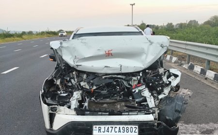 दिल्ली-मुंबई एक्सप्रेसवे पर रफ्तार का कहर: आगे चल रहे ट्रक में पीछे से घुसी कार, दो युवक गंभीर