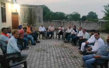 खैरथल पंजाबी समाज की बैठक संपन्न: 17 अक्टूबर को सप्तमी पर सजेगी मां भगवती की चौकी, भवन का होगा जीर्णोद्धार