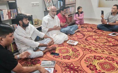 अलवर में युवा कवि प्रेम शर्मा के काव्य संग्रह 'प्रेम गली अति साँकरी' पर हुआ सार्थक विमर्श; वक्ताओं ने कहा- कविताएं समाज को देती हैं प्रेम का आधार