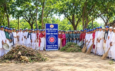 खेरली: अग्रसेन महिला महाविद्यालय की स्वयंसेविकाओं ने चलाया स्वच्छता अभियान, गोद ली गई बस्ती में किया श्रमदान