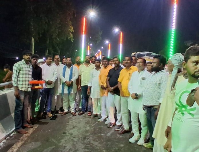 निबियहवा ओवरब्रिज अब रात में रोशन, विधायक ने किया स्ट्रीट लाइटों का शुभारंभ