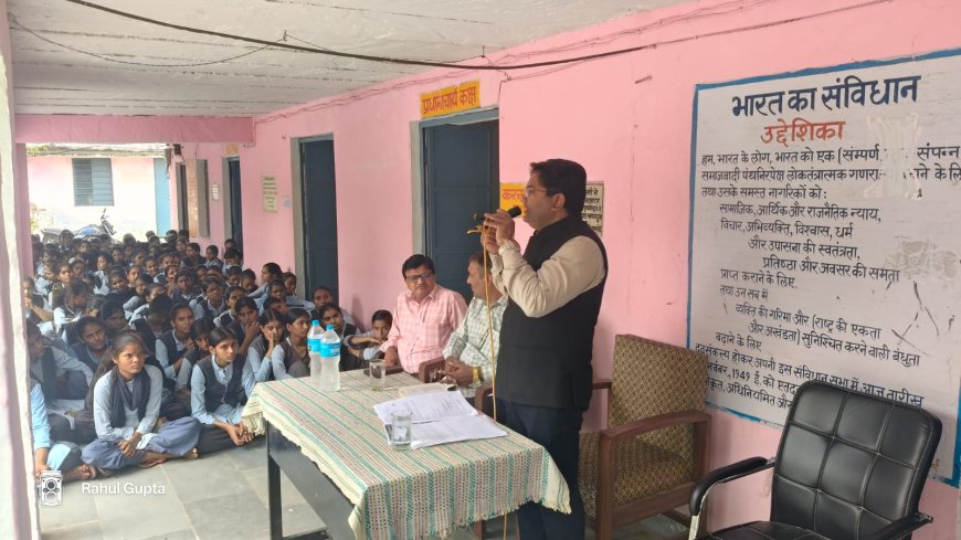 ट्रांसफॉर्मेटिव ट्यूजडे' अभियान: भरतपुर के स्कूलों में लगे विधिक जागरूकता शिविर, विद्यार्थियों को बाल तस्करी व अपहरण से बचाव के दिए मंत्र