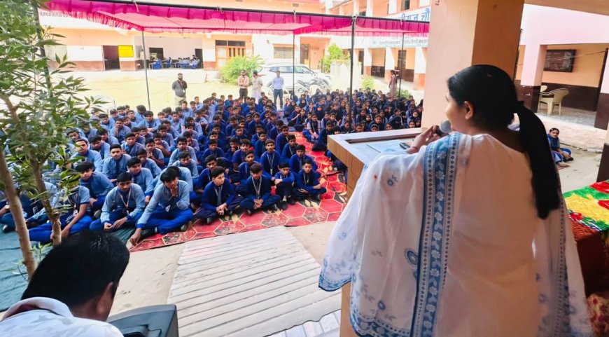 विधिक साक्षरता शिविर: न्यायिक अधिकारियों ने विद्यार्थियों को सिखाया ‘नो, गो, टेल’ सुरक्षा मंत्र